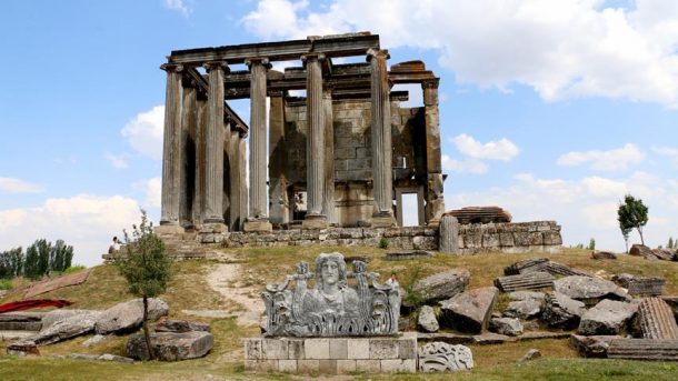 İkinci Efes Antik Kenti'nde kayıklar yüzdürülecek!