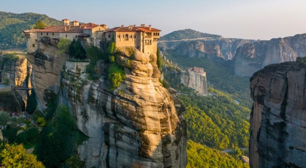 Kayaların üstündeki manastır: Meteora