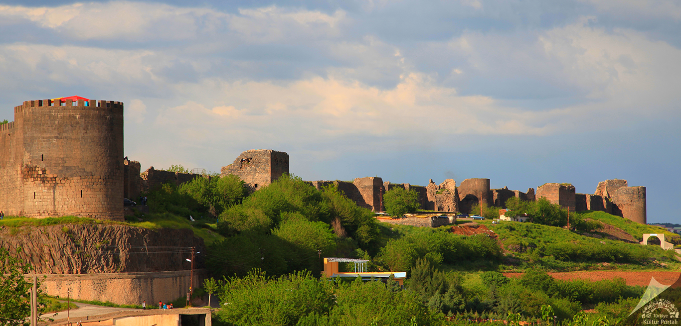 Türkiye'nin en görkemli kaleleri Diyarbakır Kalesi