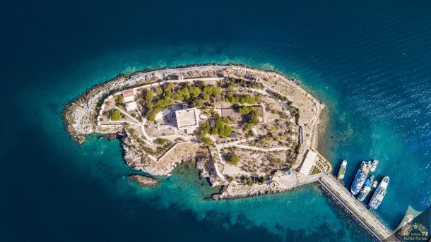 Türkiye'nin en görkemli kaleleri Güvercinada Kalesi- Aydın