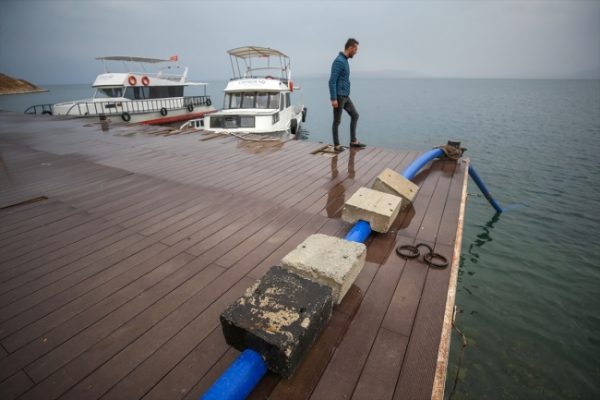 Turistlerin uğrak yeri Akdamar Adası suya kavuşuyor! 3 Van Akdamar Adası'na su gidiyor