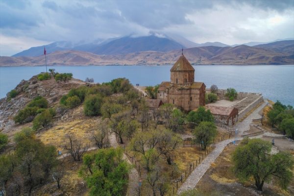 Turistlerin uğrak yeri Akdamar Adası suya kavuşuyor! 4 Akdamar'ın suyla buluşma projesi