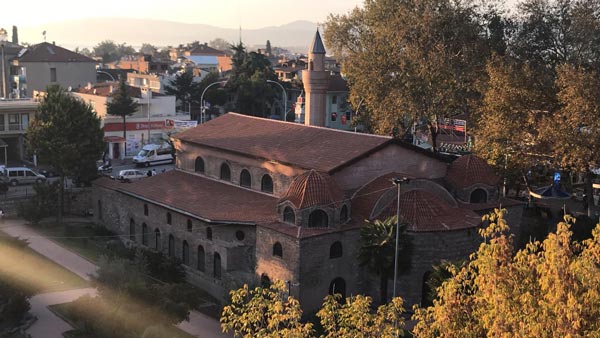 Ayasofya Orhan Cami'ne cam kapı takılmasına büyük tepki geldi