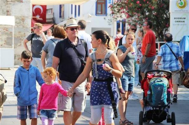 Bodrum'a kruvaziyer ile 2500 turist geldi