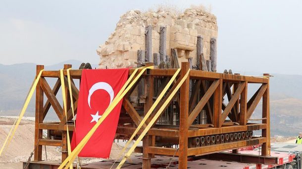 Hasankeyf Kalesi Orta Kapısı yeni yerine taşındı!