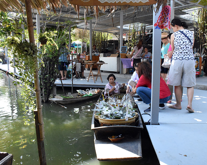 Khlong Lat Mayom yüzen pazarları