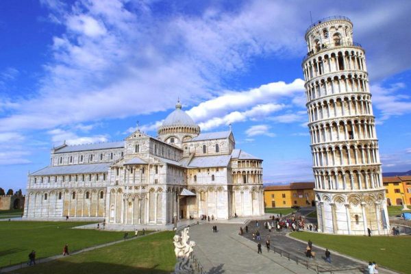 İtalya'nın ünlü simgesi Pisa Kulesi’nin eğimi azalıyor!