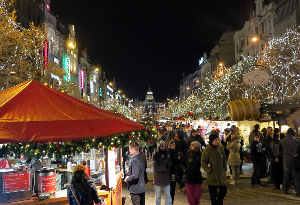 Ortaçağdan kalma Prag'da Noel 