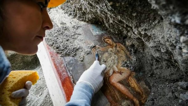 Pompeii'de büyük keşif: Tanrıça Leda ve Zeus duvar resmi bulundu!