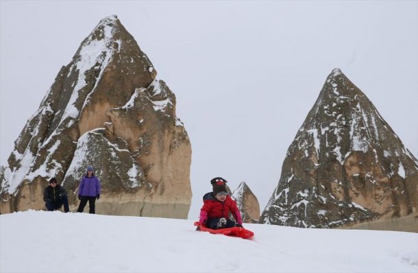 Kapadokya karlar altında... Peri bacaları arasında safari