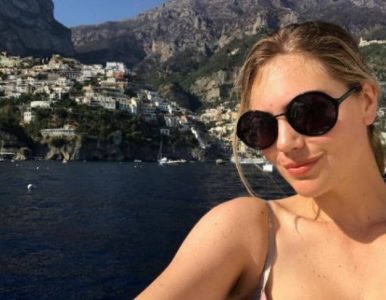 Model Kate Upton is in Capri