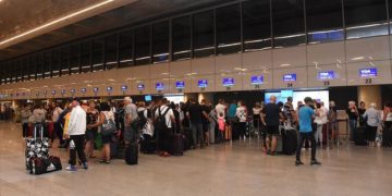 British tourists leave Turkey as Thomas Cook collapses