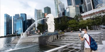 Singapore sees drop in new COVID-19 cases
