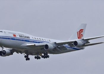 US restricts flights of Chinese airlines in new spat