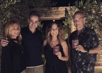 Tom Hanks meet with Greek PM Mitsotakis in Greece 13 Tom Hanks meet with Greek PM Mitsotakis in Greece