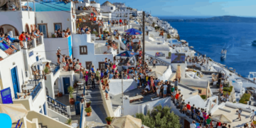 International flights ‘back to normal’ in Greece