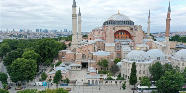 Tourists to continue to visit Hagia Sophia