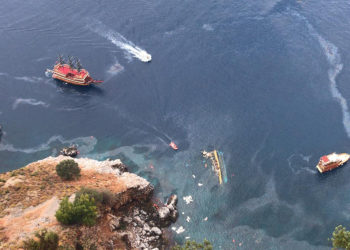 37 rescued, 1 body recovered from capsized boat in Turkey 13 37 rescued, 1 body recovered from capsized boat in Turkey