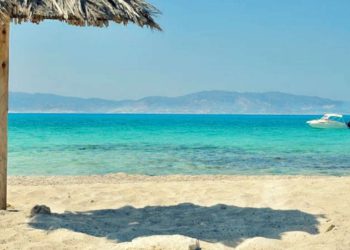 Greece blocks popular island for visitors