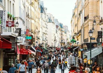In Paris, you can now have water refilled in shops for free