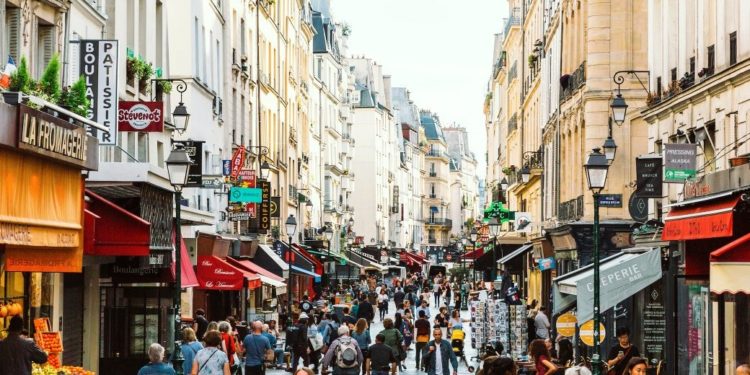 In Paris, you can now have water refilled in shops for free