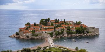 A new diplomatic tension has emerged in the Balkans as Montenegro temporarily suspends its visa-free travel policy for Turkish citizens.