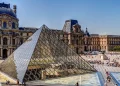 Paris: Napoleon’s Jewels Stolen from the Louvre in Seven-Minute Operation 17 In the heart of Paris, the Louvre Museum—home to some of the world’s greatest masterpieces—became the scene of an audacious heist early Sunday.