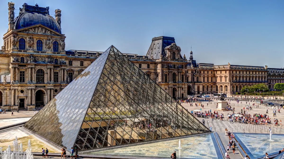 In the heart of Paris, the Louvre Museum—home to some of the world’s greatest masterpieces—became the scene of an audacious heist early Sunday.
