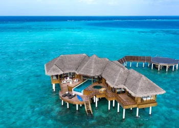 Secluded beaches, an underwater spa, refined dining and overwater villas — Huvafen Fushi captures the pure essence of Maldivian luxury.