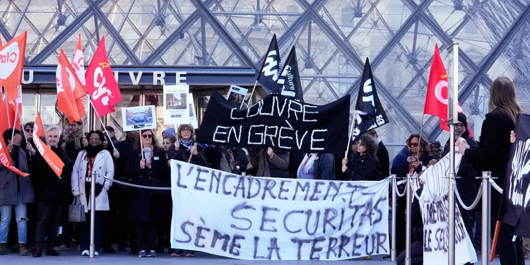 Louvre Museum Closed as Staff Launch Renewable Strike 1 The Louvre in Paris closed Monday after staff unanimously voted for a renewable strike over working conditions.