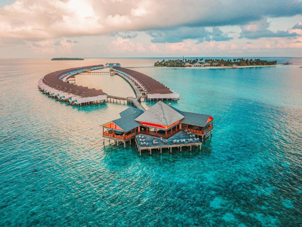 WTS Highlights Maldives Overwater Villas with Winter-Perfect Getaways and Standout Savings 2 maldives overwater villas