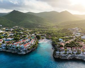 Football put it on the map, now it is a travel destination: Curaçao is on travelers’ radar 27 Curaçao is an island country in the southern Caribbean, located close to the coast of Venezuela.
