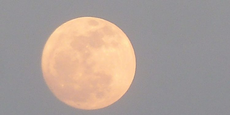 August Full Moon in Greece: 126 Sites Open Free on 28 August 1 A full moon rising in a hazy evening sky