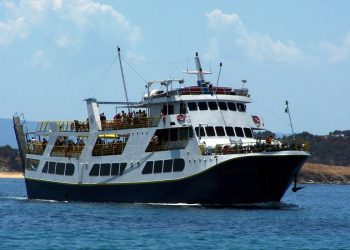 Greece Visa on Arrival: the 12 Islands, the Fee and the Rules 8 A passenger ferry under way close to the Greek coast