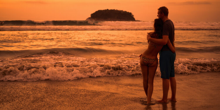 Kos Adası ayrıca balayı çiftleri için ünlü plajı Kardamena ile romantik bir atmosfer sunar.
