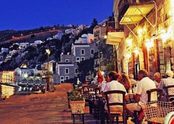 Symi Adası Gece Hayatı Eğlence için gidenlerin iyi ki de geldim diyebilecekleri bir ada