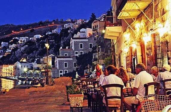 Symi Adası Gece Hayatı Eğlence için gidenlerin iyi ki de geldim diyebilecekleri bir ada