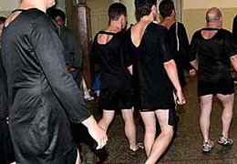 İngiliz turistler Yunanistan’ı birbirine kattı