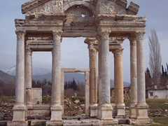 Yunanistan tarihi ve turistik mekanlarına sahip çıkıyor