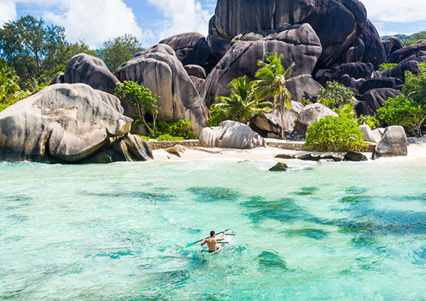 Size unutulmaz tatil seçenekleri sunan Seyşel adaları Madagaskar`ın kuzeydoğu açıklarında bulunan adalar grubudur.Seyşeller tam anlamıyla tropik bir cennet.