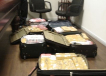 Atatürk Havalimanı’nda 2 bin 85 adet cep telefonu ele geçirildi