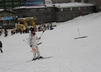 Uludağ’da kar yağışı devam ediyor