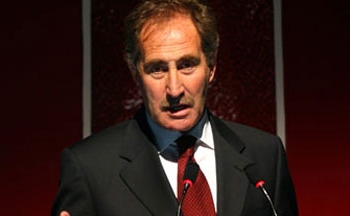 Ertuğrul Günay, saatini ileri almayınca toplantıya geç kaldı