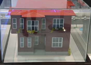 Öyle Bir Geçer Zaman Ki’ nin evi Prefabrik fuarında