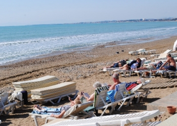 Side’ deki turistler güneşin tadını çıkardı / Turizm Haberleri