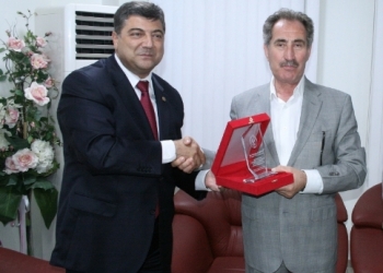 Ertuğrul Günay, Bornova’ya kültür merkezi sözü verdi