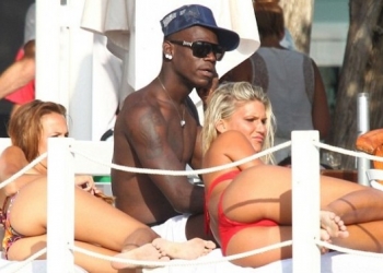 Balotelli’nin Ibiza tatili Paris Hilon ile devam ediyor