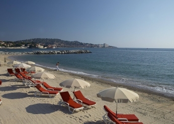 Okan Bayülgen İstanbul ile beraber Saint Tropez’ de