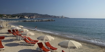 Okan Bayülgen İstanbul ile beraber Saint Tropez’ de