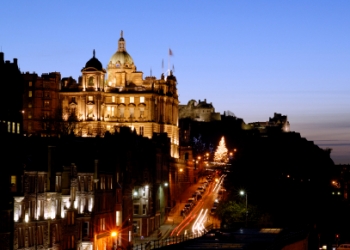 Avrupa’ nın en güzel görünümlü şehri;  Edinburgh